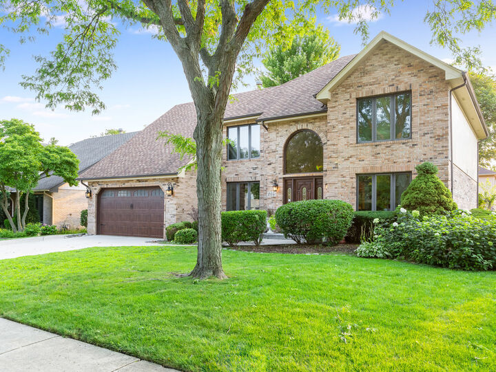 Property Photo:  204 Rosedale Court  IL 60108 