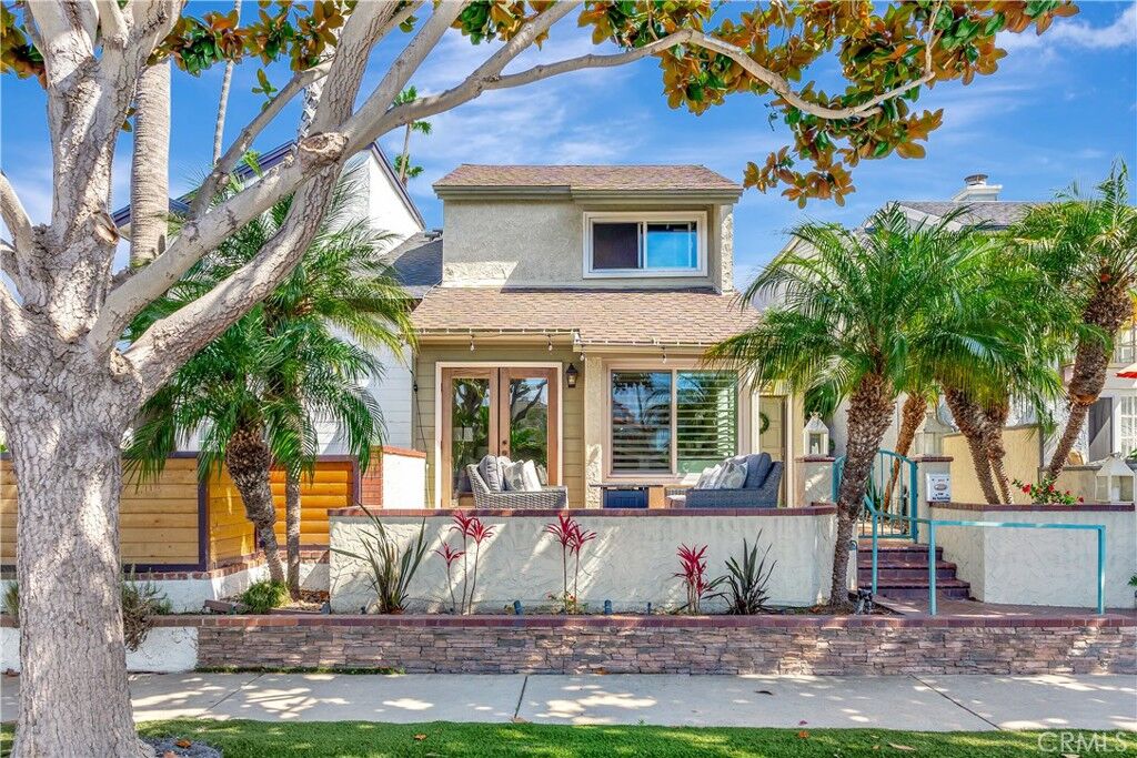 Property Photo:  626 9th Street  CA 92648 