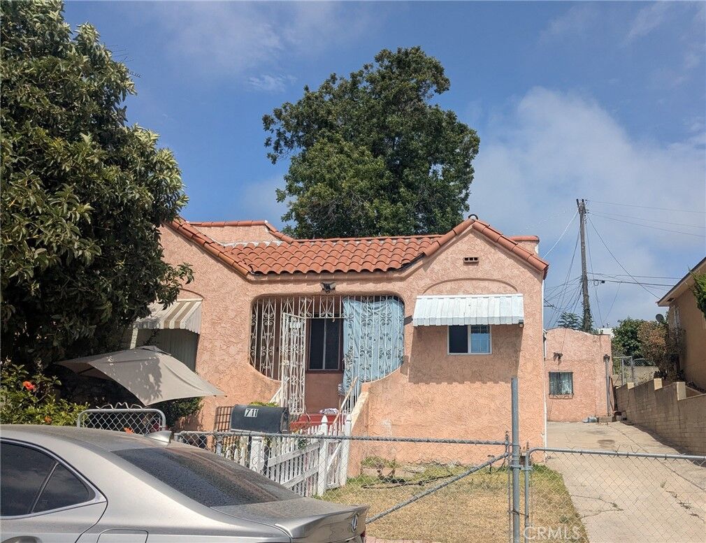 Property Photo:  711 Olivewood  CA 92113 