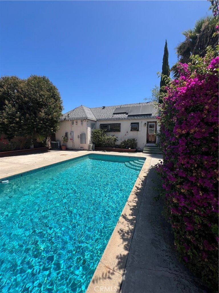 Property Photo:  726 S Oak  CA 92701 