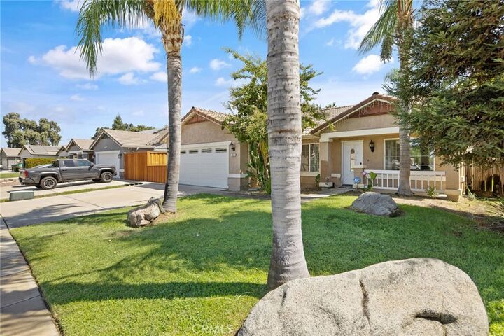 Property Photo: 444 N Amador CA 93292