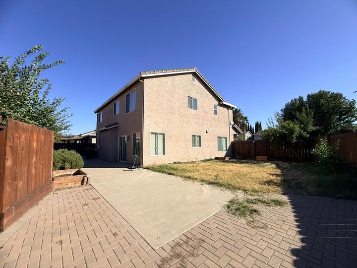 Property Photo:  1859 Oakley Court  CA 95206 