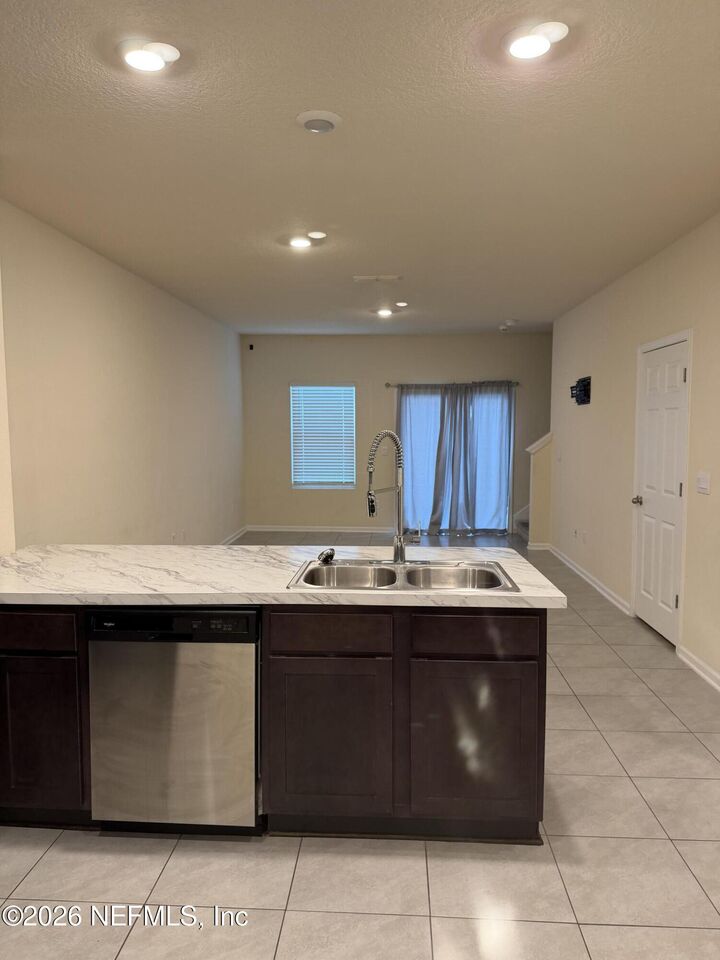 Property Photo:  917 Observatory Parkway  FL 32218 