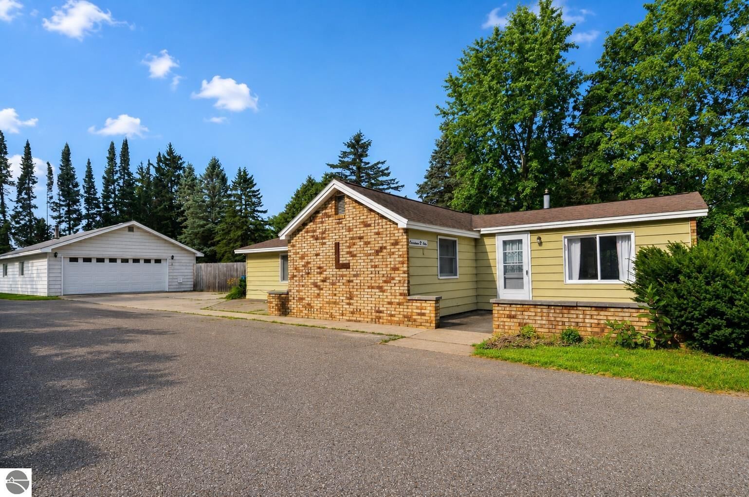 Property Photo:  1709 W Division Street  MI 49601 