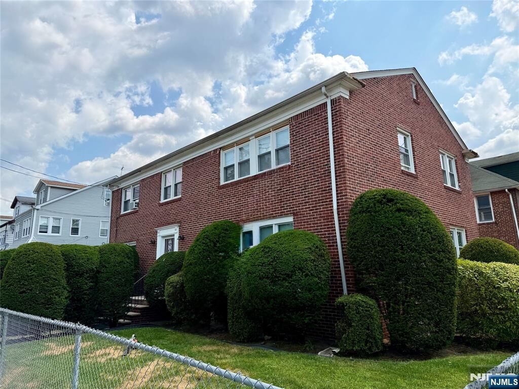 Property Photo:  103-107 Mt Vernon Place 2  NJ 07106 
