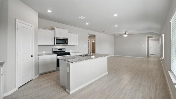 Property Photo: 146 Davis Lane TX 76071