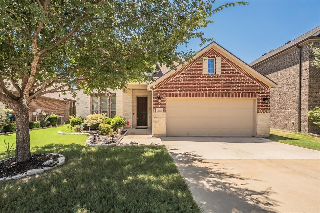 Property Photo:  15505 Bluffdale Drive  TX 76262 