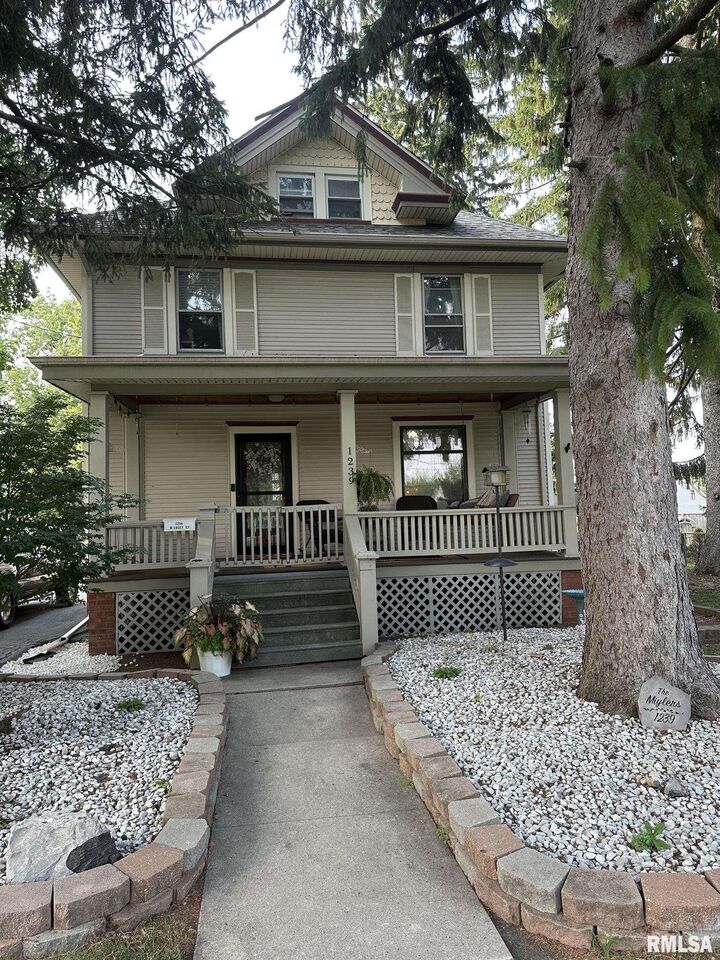 Property Photo: 1239 W Losey Street IL 61401