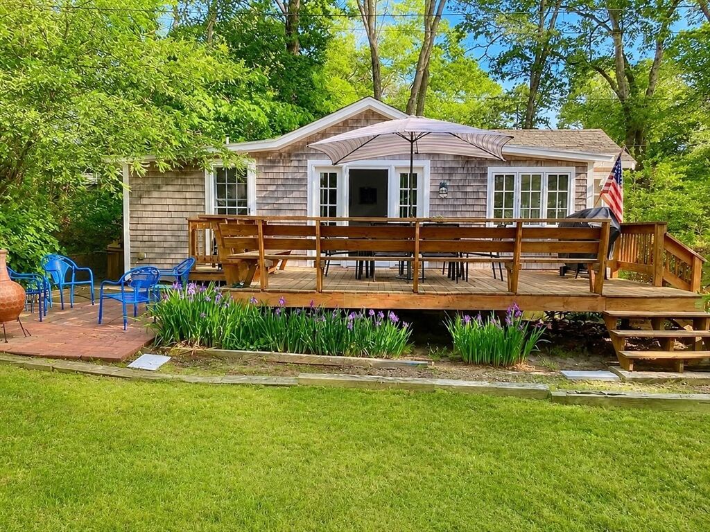 Property Photo:  7 Pond Ter  MA 02360 