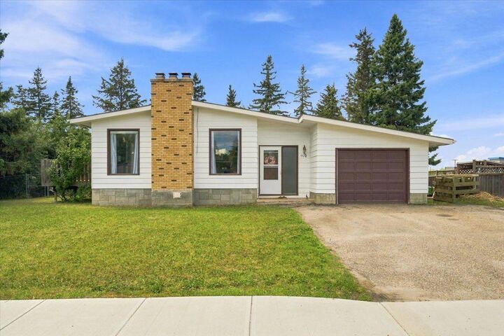 Property Photo:  1121 5 Avenue  AB T0H 0C0 