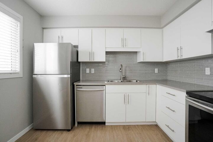 Property Photo:  711 Beacon Hill Drive 37  AB T9H 3R5 