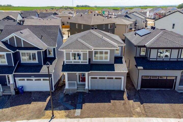 Property Photo:  4041 Southwinds Way SW  AB T4B 5X4 