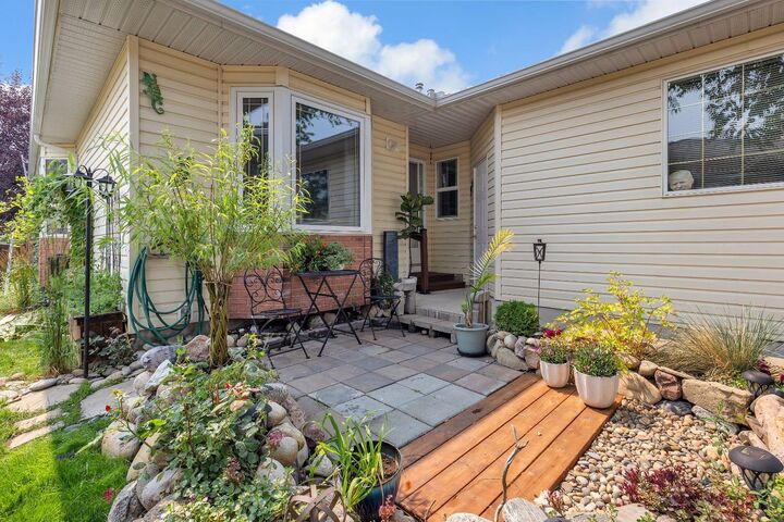 Property Photo:  36 Dovista Court SE  AB T2B 3P4 