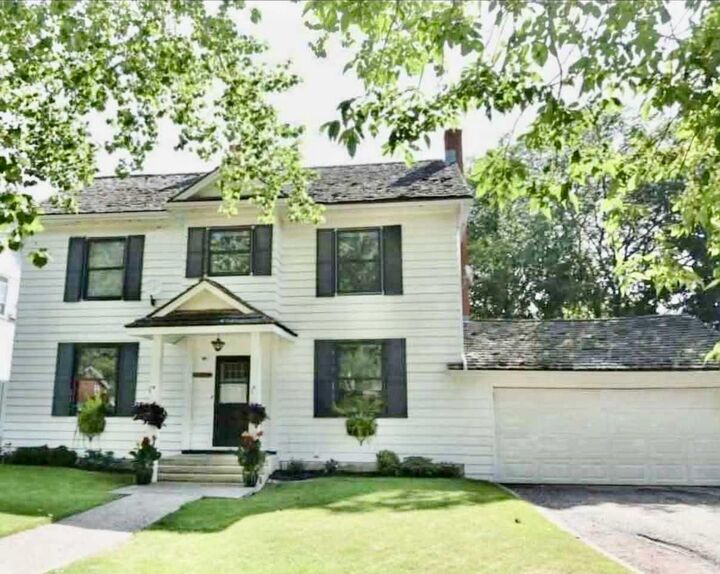 Property Photo:  5107 46 Street  AB T0B 3S0 