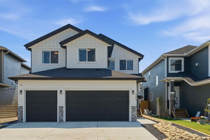 711 Mandalay Link — photo 1