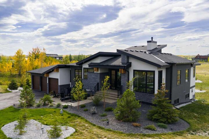 61 Silverhorn Boulevard — photo 1