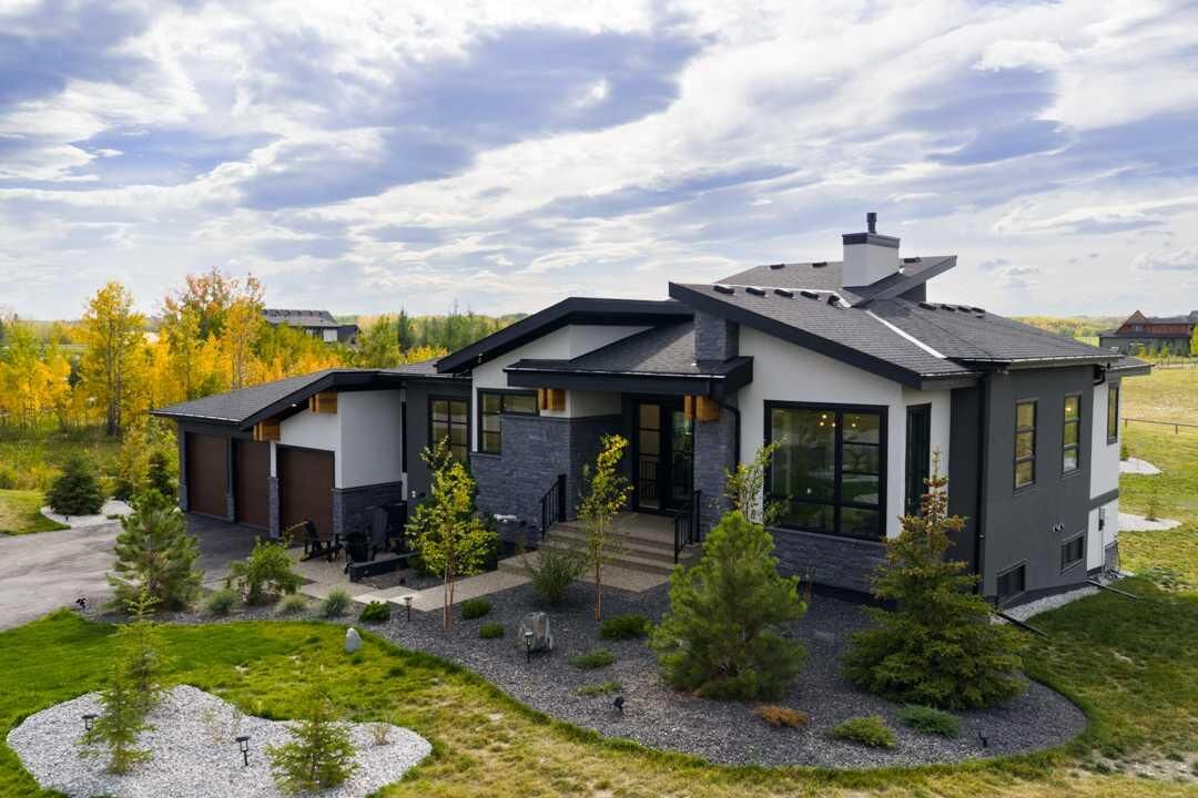 Property Photo: 61 Silverhorn Boulevard AB T3R 0X3