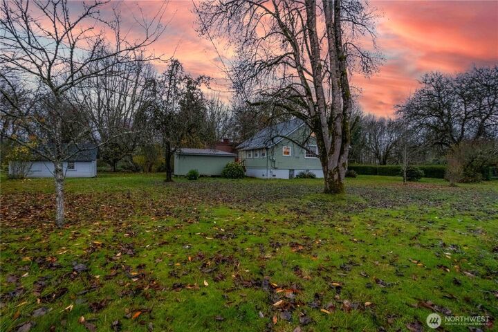 Property Photo: 516 SW Riverside Drive WA 98532