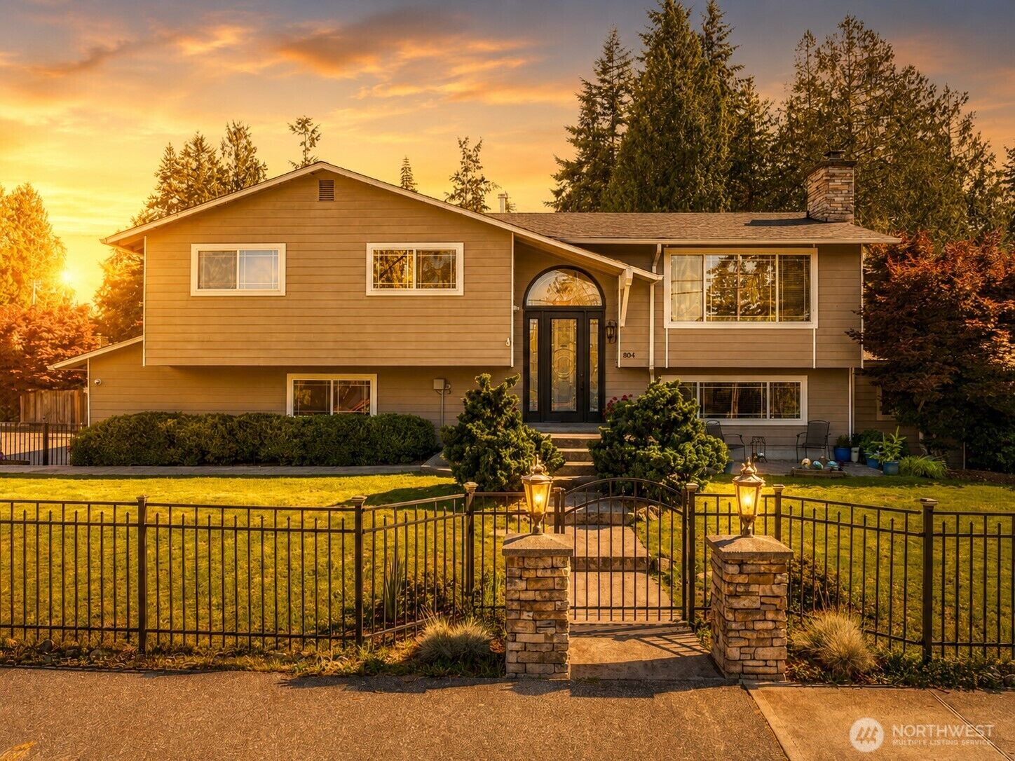 Property Photo:  804  15th Street SW  WA 98020 