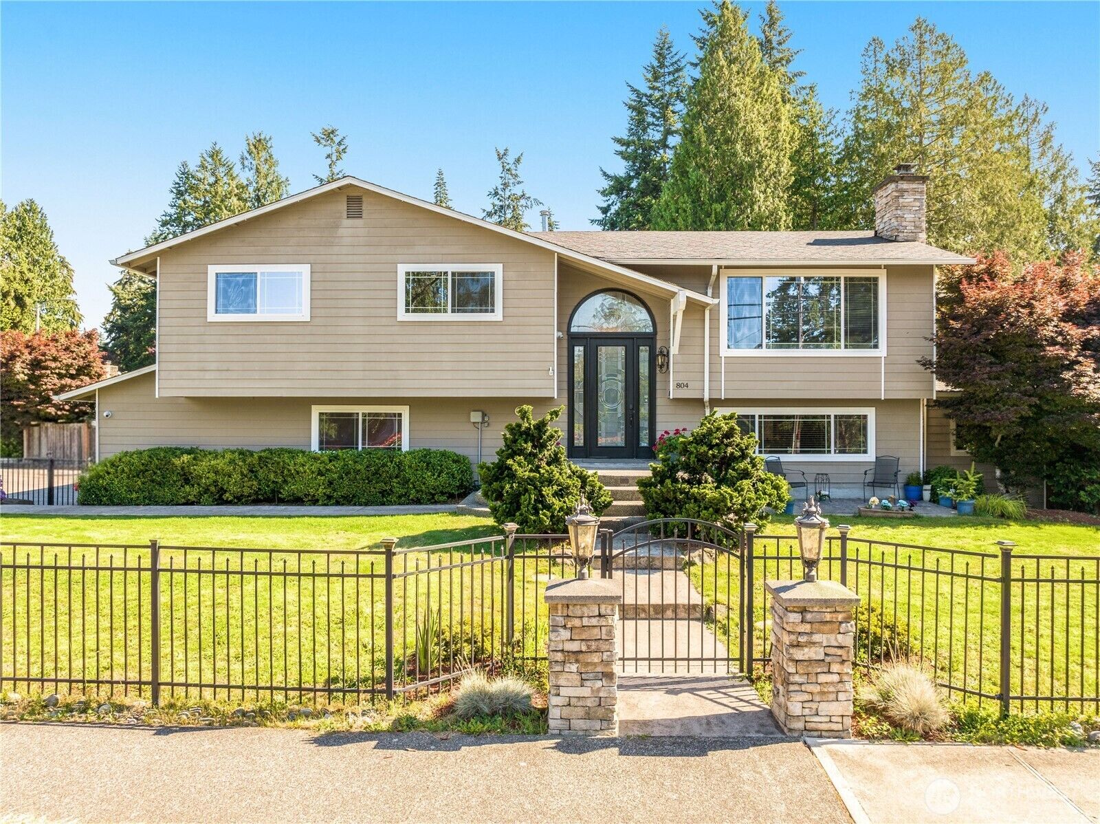 Property Photo: 804 15th Street SW WA 98020