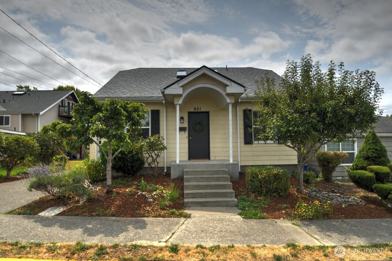 Property Photo: 921 5th Avenue SE WA 98501