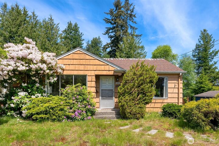 Property Photo:  320 NE 185th Street  WA 98155 