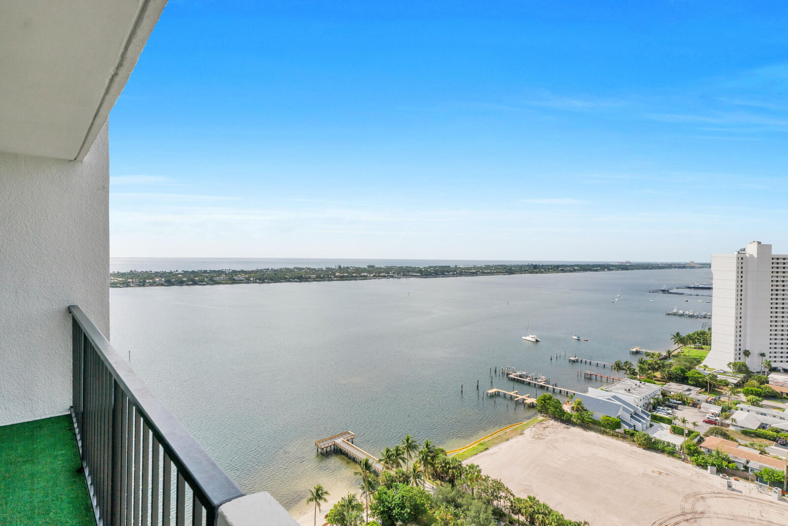 Property Photo:  5600 N Flagler Drive 2504  FL 33407 