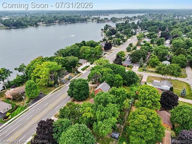 Property Photo: 2368 W Walton Boulevard MI 48329
