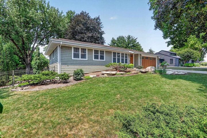 Property Photo: 615 Sussex Drive WI 53546