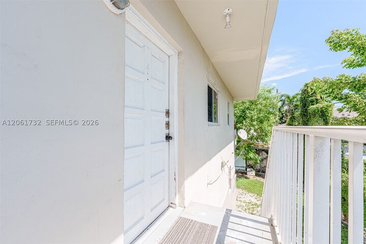 Property Photo: 621 SW 15th Ave 1 FL 33135