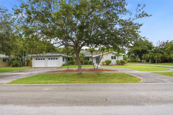 Property Photo: 15845 SW 87th Ave FL 33157