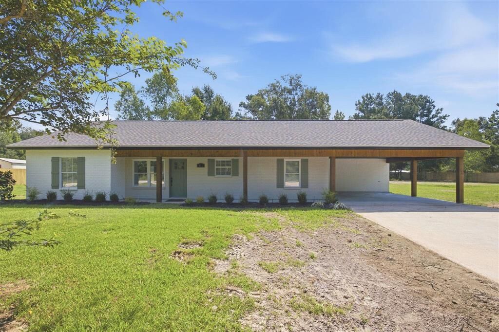 Property Photo: 121 Wildflower Lane LA 70652