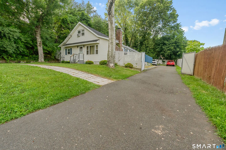 Property Photo: 683 Woodin Street CT 06514