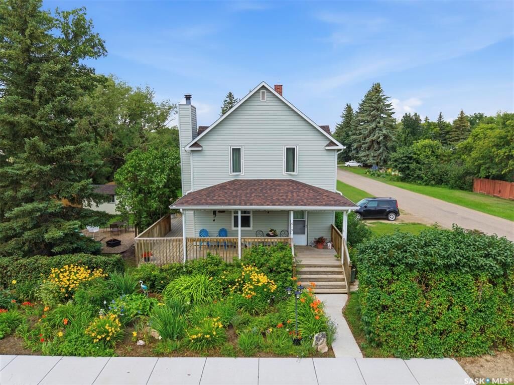 Property Photo:  513 1st Street E  SK S0K 1Z0 