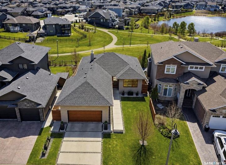Property Photo:  254 Whalley Crescent  SK S7T 0P1 