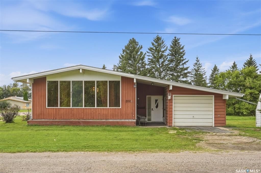 Property Photo: 202 Princess Avenue W SK S0J 1A0