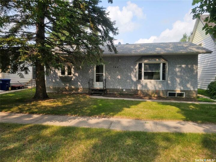 249 4th Avenue E — photo 1
