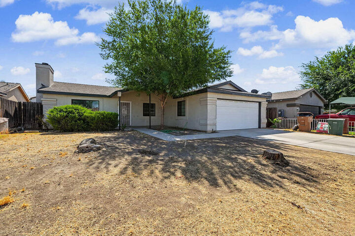 Property Photo:  315 Sowerby Village Lane  CA 93307 