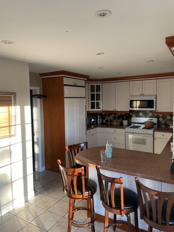 Property Photo:  105 Chieftain Crescent Bedroom #3  ON L4N 6J2 