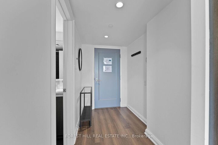 Property Photo:  155 Yorkville Avenue 2917  ON M5R 0B4 