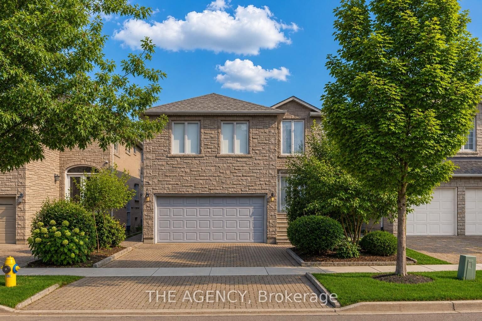 Property Photo: 68 Townsgate Drive ON L4J 8A4