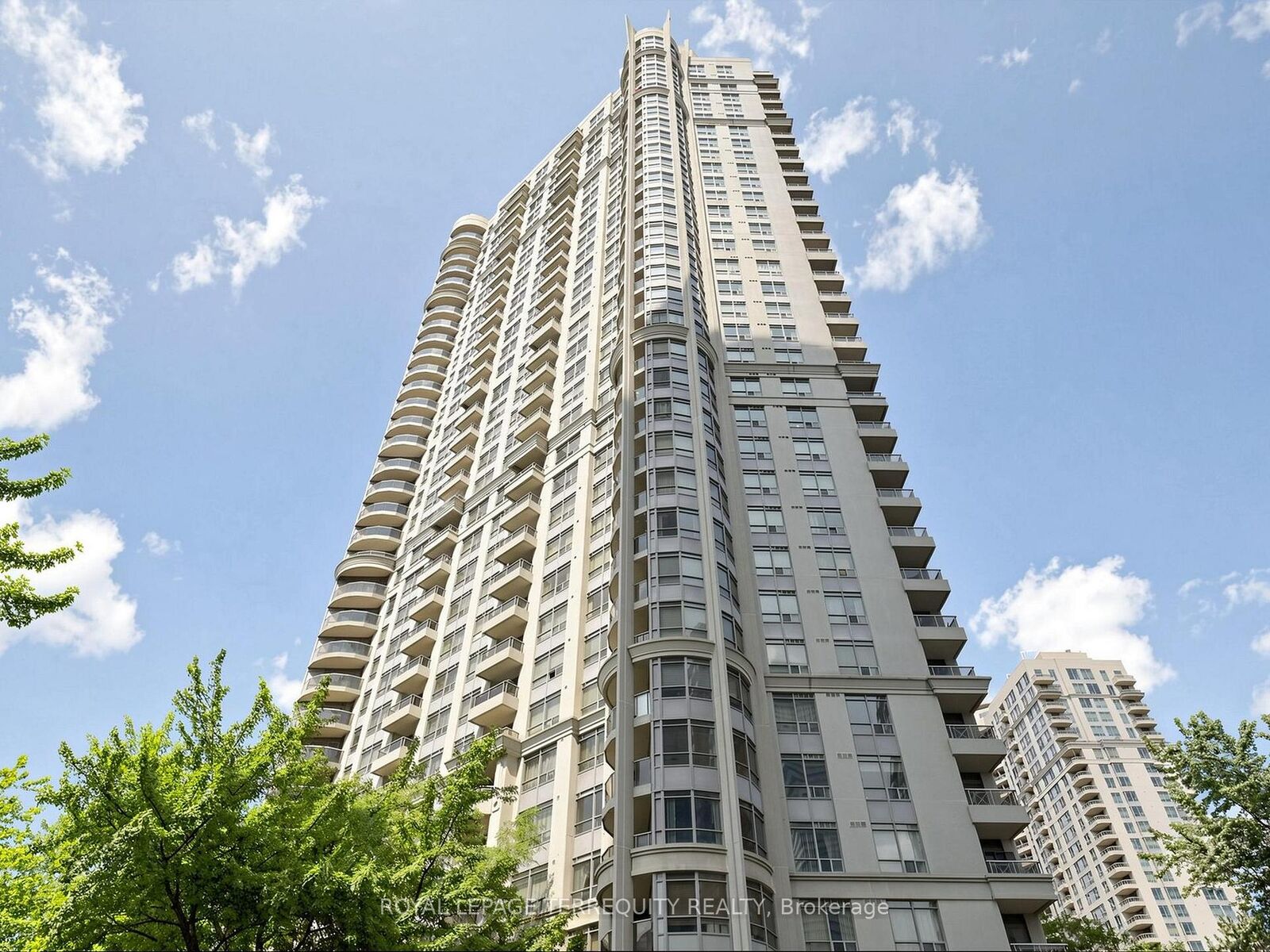Property Photo:  310 Burnhamthorpe Road W 2810  ON L5B 4P9 