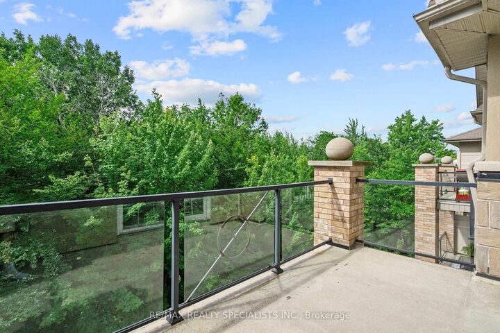 Property Photo: 41 Ferndale Drive S 408 ON L4N 5T6