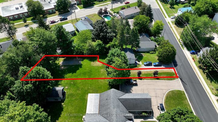 Property Photo:  449 Charles Street N  ON K7G 1V8 