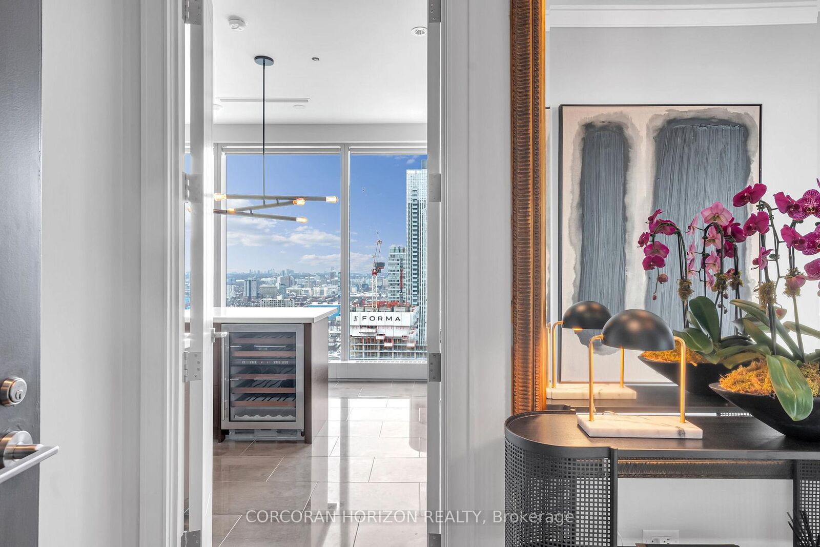 Property Photo: 183 Wellington Street W 3303 ON M5V 0A1