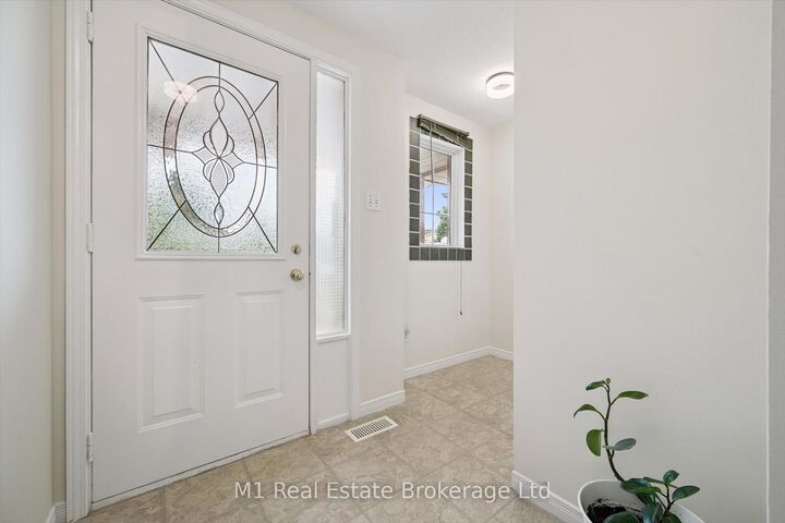 Property Photo:  72 Orchid Crescent  ON N2E 3N4 