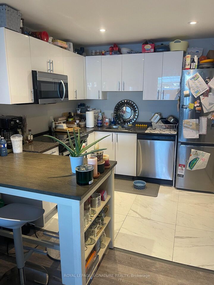 Property Photo:  5749 Lakeshore Road 2  ON L4A 7X3 