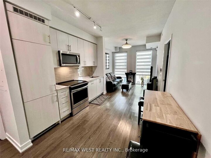 Property Photo: 4085 Parkside Village Drive 1606 ON L5B 0K9