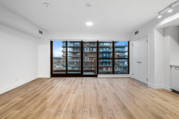 Property Photo:  36 Brentcliffe Road 801  ON M4G 0E1 