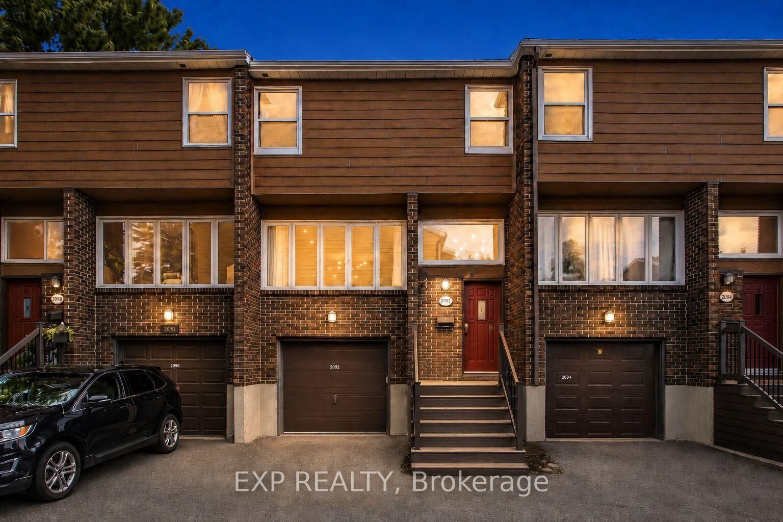 Property Photo: 2092 Eric Crescent ON K1B 4P4